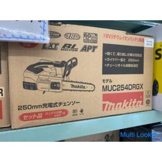 Makita Rechargeable Chainsaw 18v muc254drgx 2 batteries logging